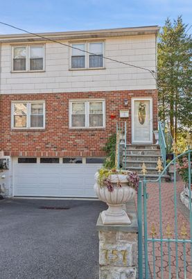 Attached, Exterior, Facade, Brick Facade, Rowhouse