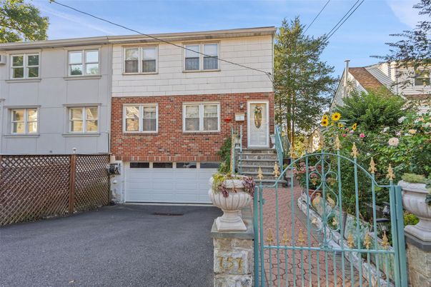 Attached, Exterior, Facade, Brick Facade, Rowhouse