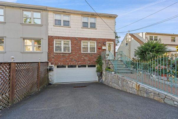 Attached, Exterior, Facade, Brick Facade, Rowhouse