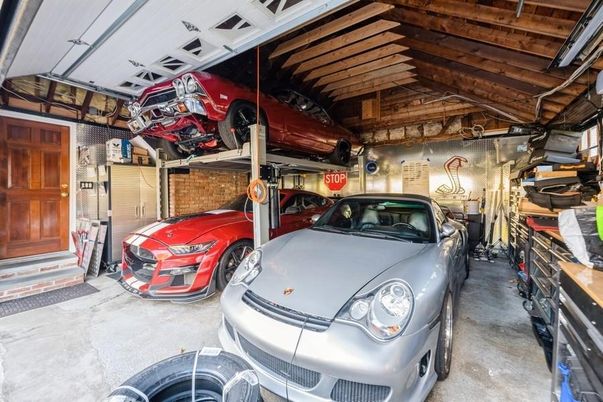 Garage, Interior