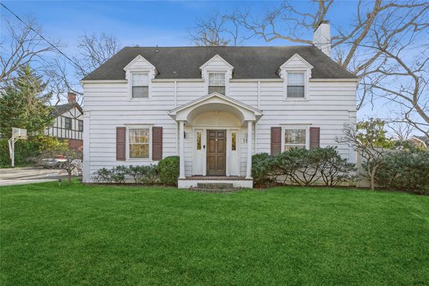 Exterior, Facade, Cape Cod