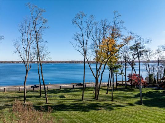 Exterior, Lake