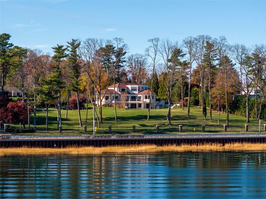 Exterior, Lake
