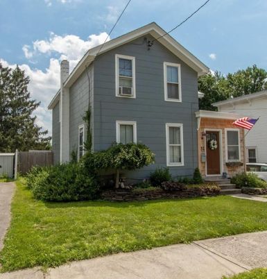 Exterior, Facade, American Foursquare