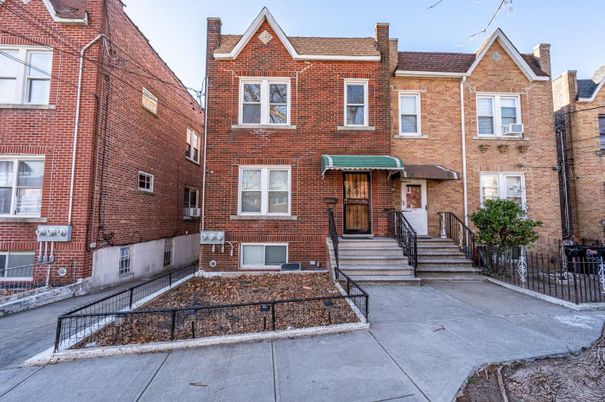 Exterior, Facade, Brick Facade, Rowhouse