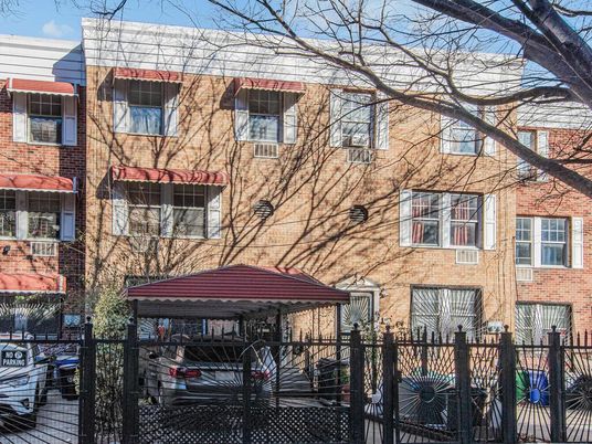 Exterior, Facade, Brick Facade, Rowhouse