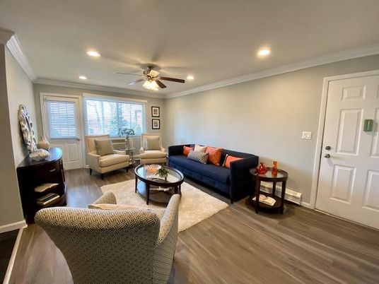 Interior, Living room, Recessed Lighting, Wood Texture Flooring