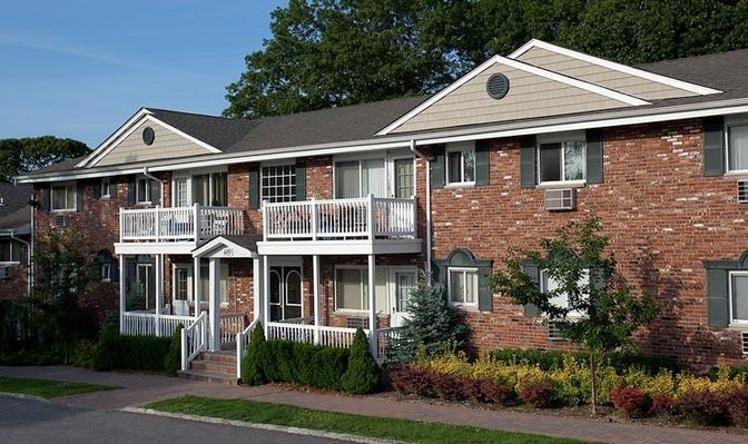 Exterior, Facade, Brick Facade, Georgian