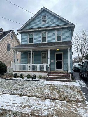Exterior, Facade, Queen Anne Victorian