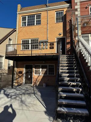 Exterior, Facade, Brick Facade, Rowhouse