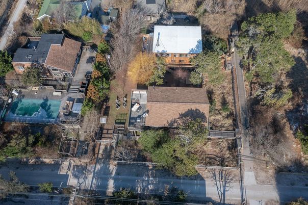 Exterior, Drone