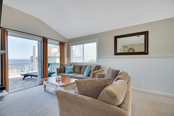 Interior, Living room, Water