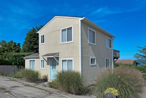 Exterior, Facade, Modern