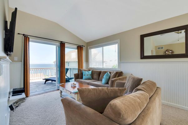 Interior, Living room, Water