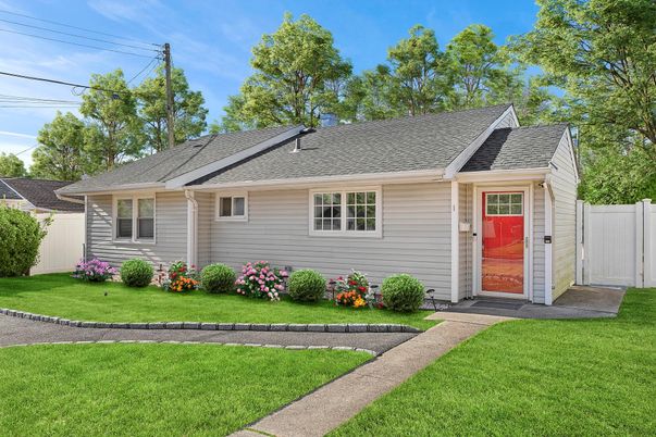 Exterior, Facade, Cape Cod