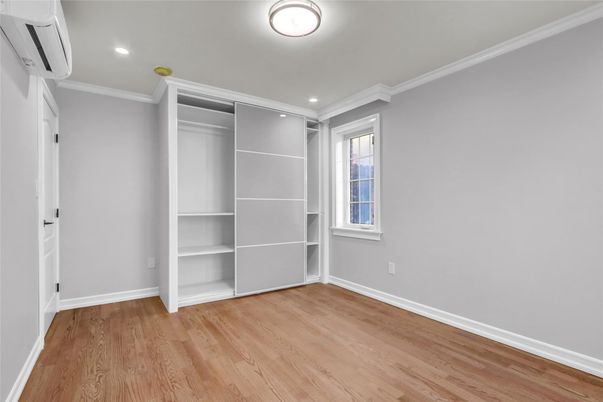 Empty room, Interior, Recessed Lighting, Walk-in Closets, Wood Texture Flooring