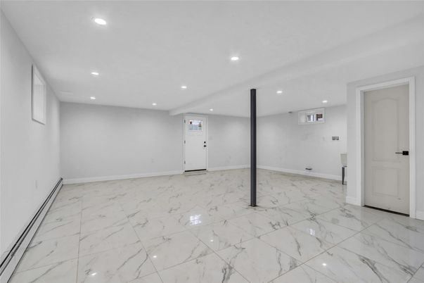 Empty room, Interior, Marble, Recessed Lighting
