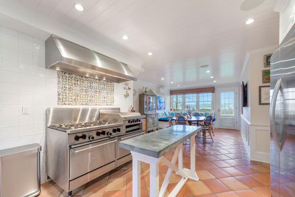 Dining room, Interior, Kitchen, Recessed Lighting, Stainless Steel Appliances