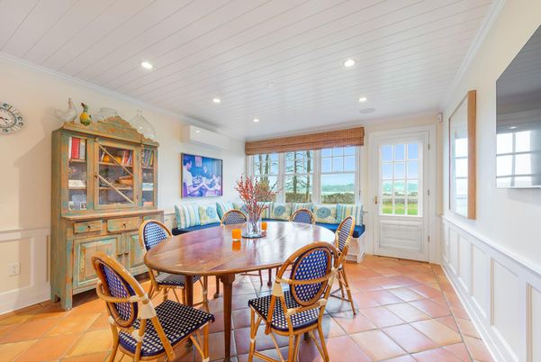 Dining room, Interior, Recessed Lighting