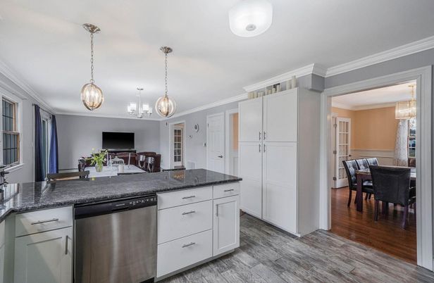 Chandelier, Dining room, Interior, Kitchen, Pendant Lights, Wood Texture Flooring