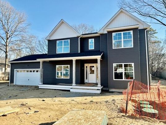 Attached, Exterior, Facade, Farmhouse