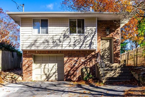 Attached, Exterior, Facade, Brick Facade, Raised Ranch