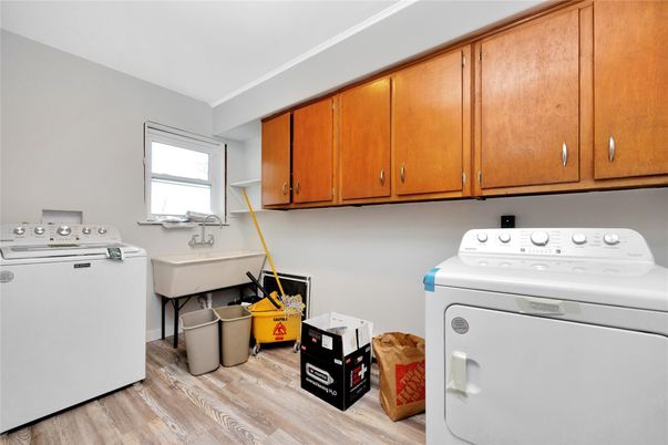 Interior, Washer, Wood Texture Flooring