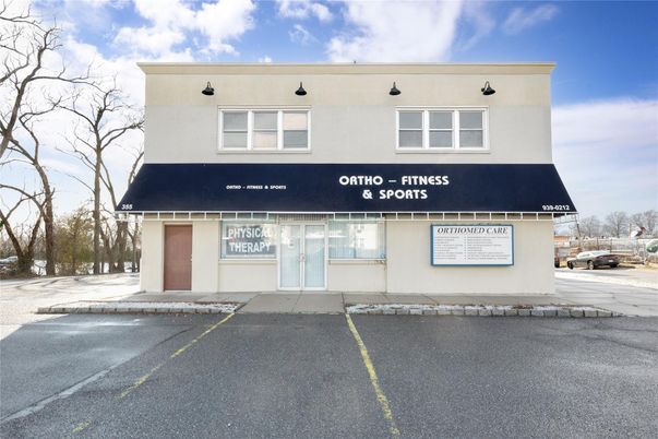 Exterior, Facade, None