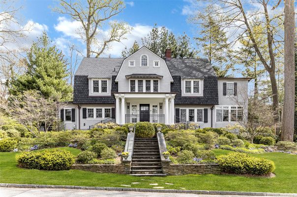Exterior, Facade, Queen Anne Victorian