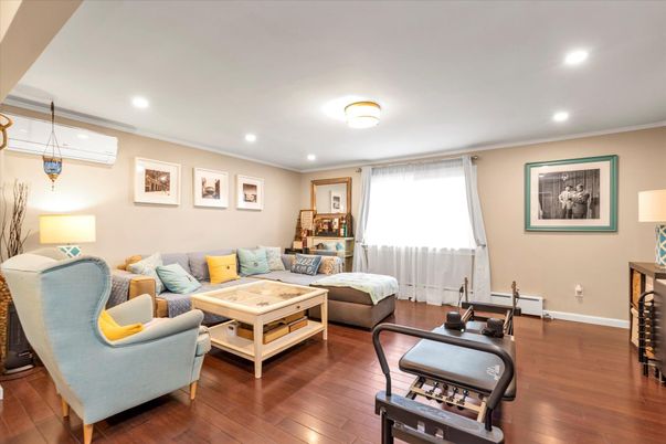 Fitness Equipment, Interior, Living room, Recessed Lighting, Wood Texture Flooring