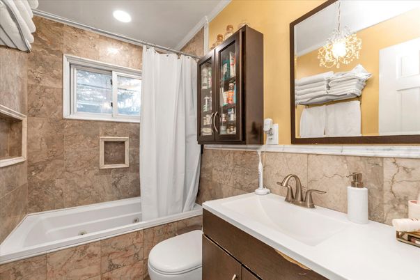 Bathroom, Interior, Recessed Lighting