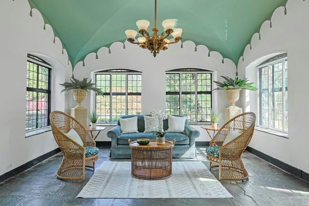 Chandelier, Interior, Living room