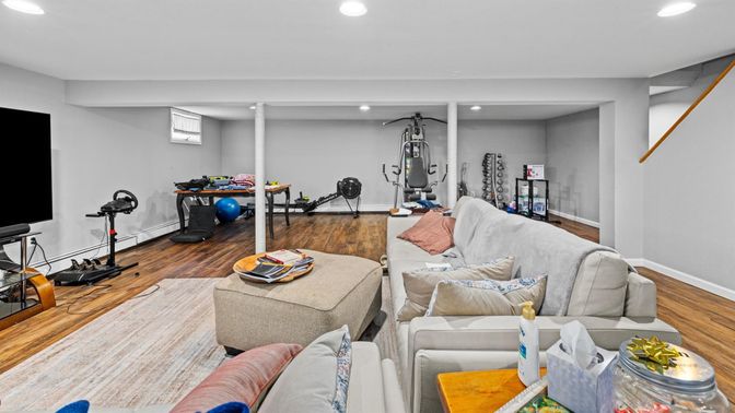 Fitness Equipment, Interior, Living room, Recessed Lighting, Wood Texture Flooring