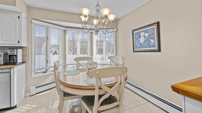 Chandelier, Dining room, Interior, Kitchen