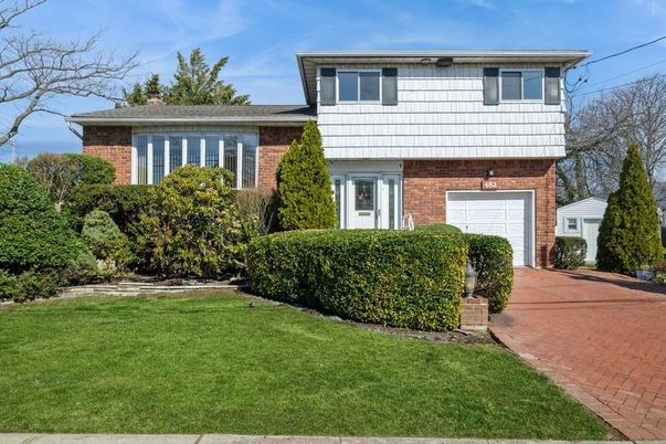 Attached, Exterior, Facade, Brick Facade, Split Level