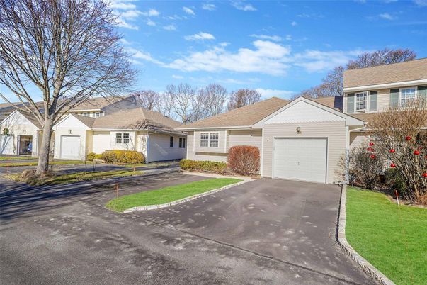 Attached, Exterior, Facade, Ranch