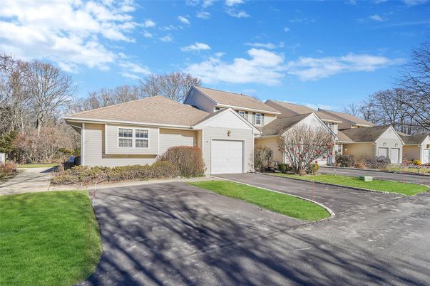 Attached, Exterior, Facade, Ranch