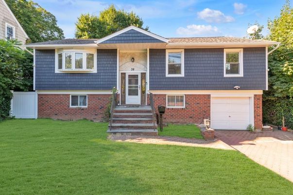 Attached, Exterior, Facade, Brick Facade, Raised Ranch