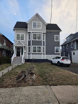 Exterior, Facade, Queen Anne Victorian