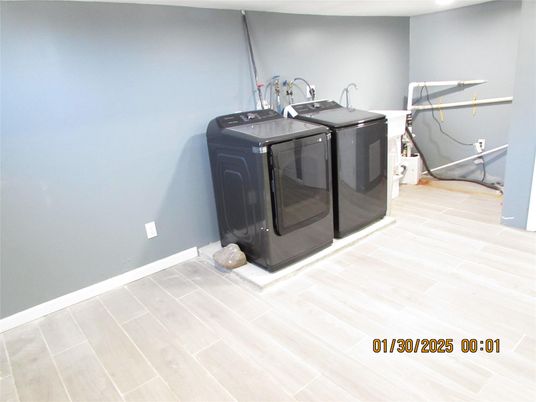 Interior, Washer, Wood Texture Flooring