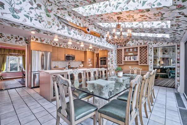 Chandelier, Dining room, Interior, Kitchen, Stainless Steel Appliances