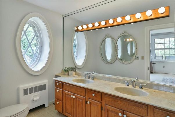 Bathroom, Dual Sink Vanities, Interior