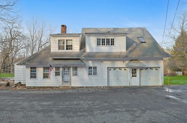 Attached, Exterior, Facade, Cape Cod