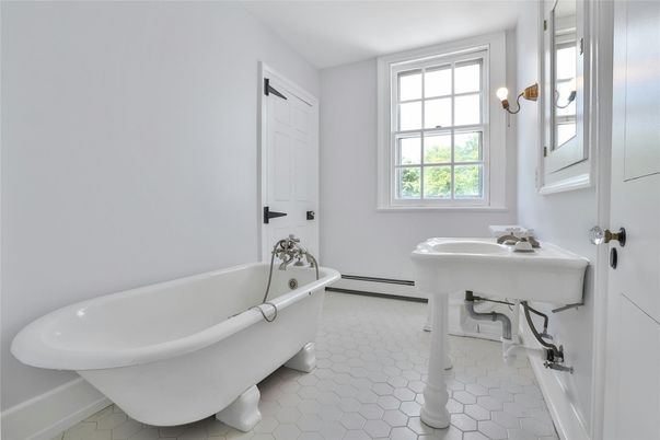 Bathroom, Free Standing Baths, Interior
