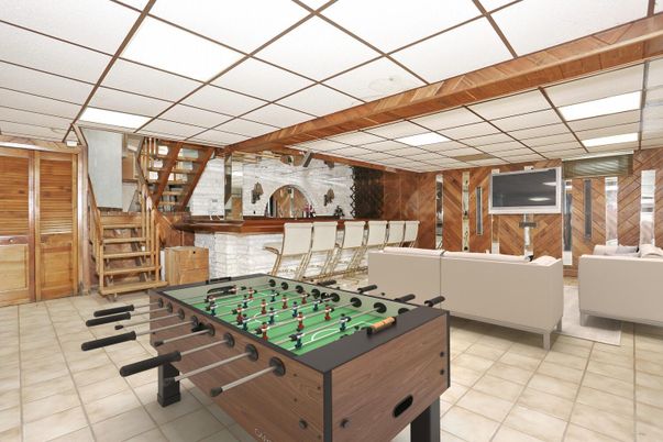Billiard Table, Game Room, Interior, Living room