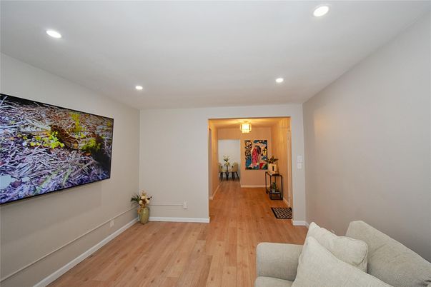 Interior, Recessed Lighting, Wood Texture Flooring