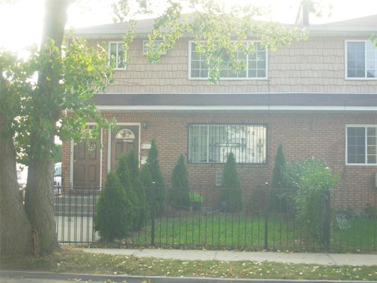 Exterior, Facade, Brick Facade, Rowhouse