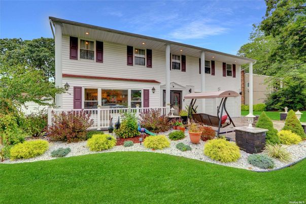 Backyard, Exterior, Facade, Raised Ranch