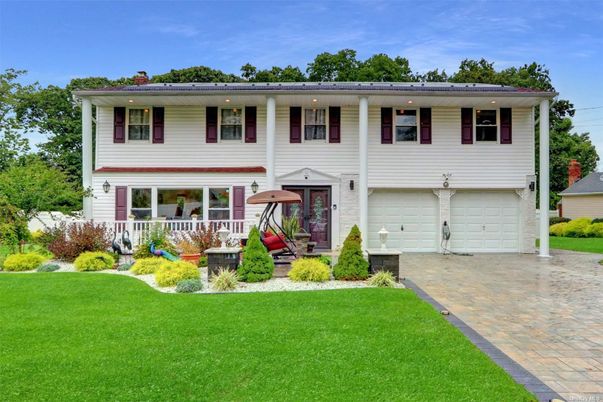 Attached, Exterior, Facade, Raised Ranch