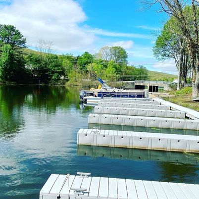 Exterior, Lake